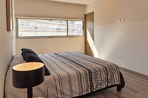 Bright, Comfy w Terrace Apt 1KSB, 1BD, 1 SofaB, 2BTH by Mty Living