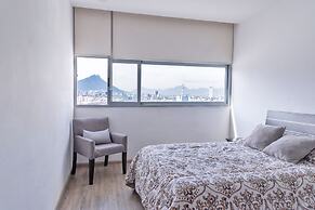 Apartment pool and gym. 6 pers. 1 KSB, 2SB, 1 TwinB, 2BTH by Mty. Livi