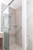 Apartment pool and gym. 6 pers. 1 KSB, 2SB, 1 TwinB, 2BTH by Mty. Livi