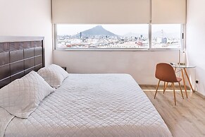 Apartment pool and gym. 6 pers. 1 KSB, 2SB, 1 TwinB, 2BTH by Mty. Livi