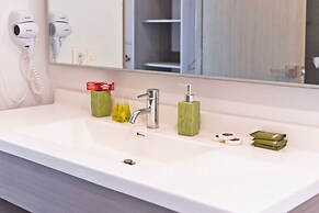 Apartment pool and gym. 6 pers. 1 KSB, 2SB, 1 TwinB, 2BTH by Mty. Livi