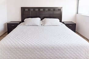 Apartment pool and gym. 6 pers. 1 KSB, 2SB, 1 TwinB, 2BTH by Mty. Livi