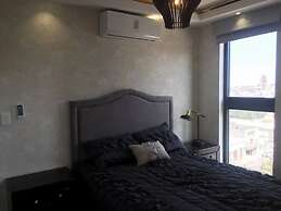 Comfy, save, and well located apt. cintermex. center, santa lucia 2BD,