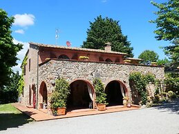 Panoramic Villa in Tuscany Rolling Hill, Well Connected, Everyday new 