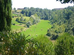 Panoramic Villa in Tuscany Rolling Hill, Well Connected, Everyday new 