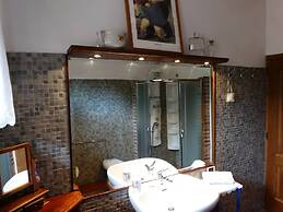 Panoramic Villa in Tuscany Rolling Hill, Well Connected, Everyday new 