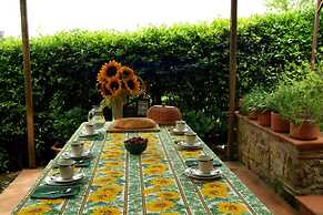 Panoramic Villa in Tuscany Rolling Hill, Well Connected, Everyday new 