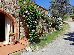 Panoramic Villa in Tuscany Rolling Hill, Well Connected, Everyday new 