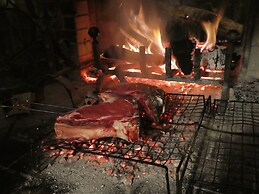 Panoramic Villa in Tuscany Rolling Hill, Well Connected, Everyday new 