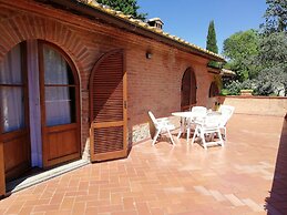 Panoramic Villa in Tuscany Rolling Hill, Well Connected, Everyday new 