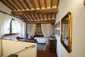 Panoramic Villa in Tuscany Rolling Hill, Well Connected, Everyday new 