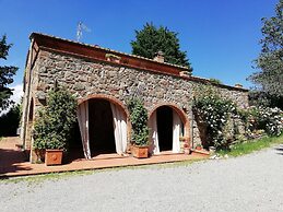 Panoramic Villa in Tuscany Rolling Hill, Well Connected, Everyday new 