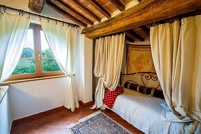 Panoramic Villa in Tuscany Rolling Hill, Well Connected, Everyday new 