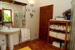 Panoramic Villa in Tuscany Rolling Hill, Well Connected, Everyday new 