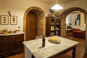 Panoramic Villa in Tuscany Rolling Hill, Well Connected, Everyday new 