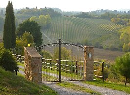 Panoramic Villa in Tuscany Rolling Hill, Well Connected, Everyday new 