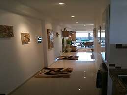 Beach Front Luxury Living Apartment