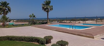 Beach Front Luxury Living Apartment