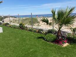 Beach Front Luxury Living Apartment