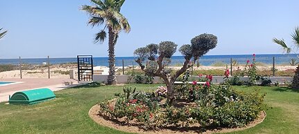 Beach Front Luxury Living Apartment