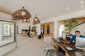 Arkin Palm Beach Hotel