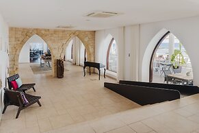 Arkin Palm Beach Hotel