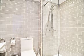 JOIVY Re-Imagined Flat in Georgian Architecture Townhouse