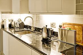 JOIVY Re-Imagined Flat in Georgian Architecture Townhouse