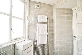 JOIVY Re-Imagined Flat in Georgian Architecture Townhouse