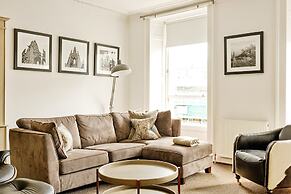 JOIVY Re-Imagined Flat in Georgian Architecture Townhouse