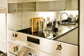 JOIVY Re-Imagined Flat in Georgian Architecture Townhouse