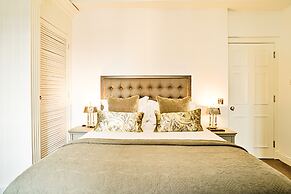 JOIVY Re-Imagined Flat in Georgian Architecture Townhouse