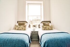 JOIVY Re-Imagined Flat in Georgian Architecture Townhouse