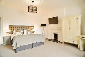 JOIVY Re-Imagined Flat in Georgian Architecture Townhouse