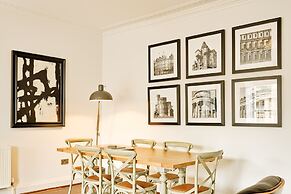 JOIVY Re-Imagined Flat in Georgian Architecture Townhouse