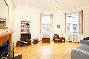 JOIVY Diagon Alley Apartment