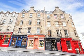 JOIVY Diagon Alley Apartment