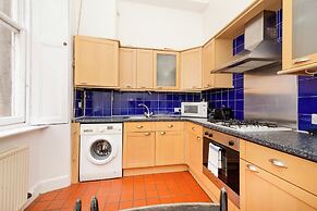 JOIVY Diagon Alley Apartment