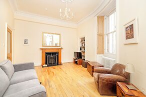 JOIVY Diagon Alley Apartment