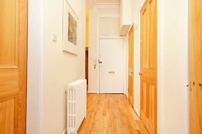 JOIVY Diagon Alley Apartment