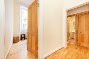 JOIVY Diagon Alley Apartment