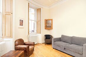 JOIVY Diagon Alley Apartment