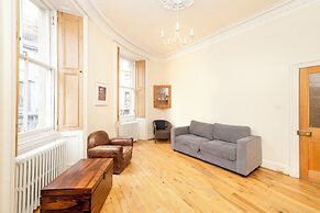 JOIVY Diagon Alley Apartment