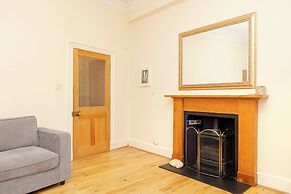 JOIVY Diagon Alley Apartment