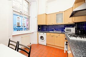 JOIVY Diagon Alley Apartment