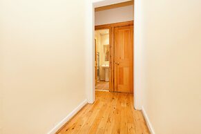 JOIVY Diagon Alley Apartment