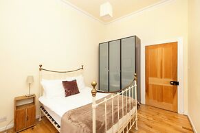 JOIVY Diagon Alley Apartment