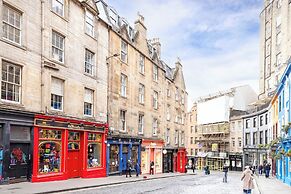 JOIVY Diagon Alley Apartment