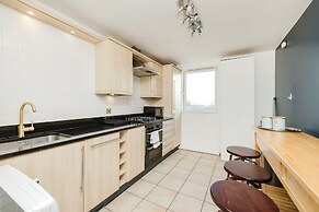 JOIVY Ultra Gorgeous 3bd Old Town Apt w Balcony&Parking