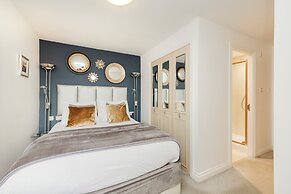 JOIVY Ultra Gorgeous 3bd Old Town Apt w Balcony&Parking